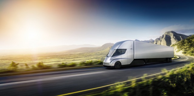 Tesla представила электрический грузовик и спорткар