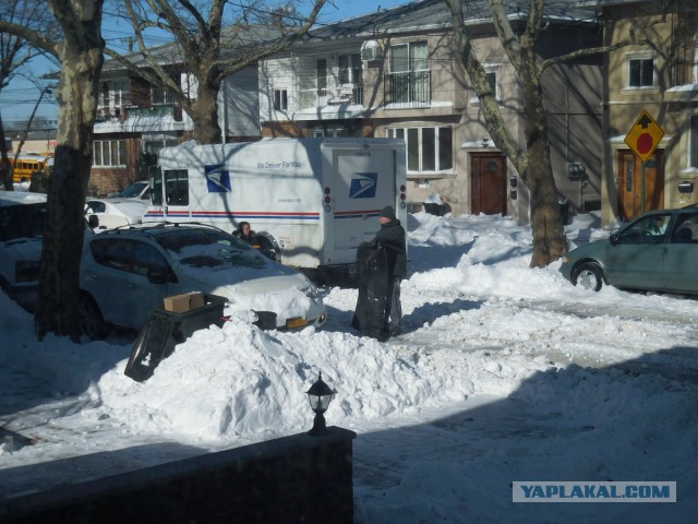 Уборка снега на Аляске без "блокировки" въезда во двор