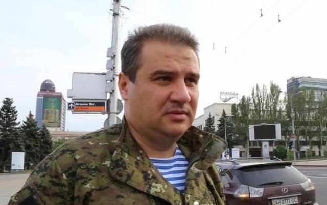 На прощание с Захарченко в Донецке пришли более 120 тысяч человек