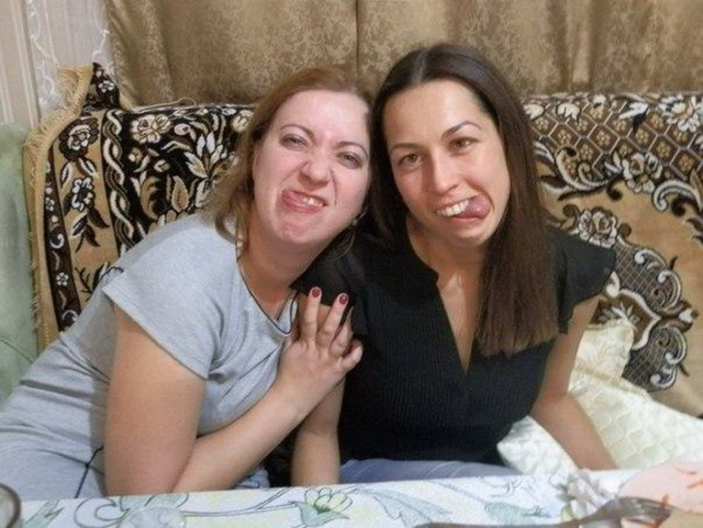 Девчонки, хватит кобениться перед фотиком