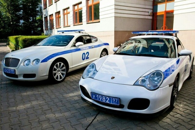 В автопарке полиции Москвы заметили внедорожники BMW X7