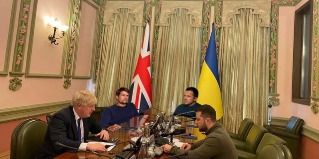 Зеленский встретился с Джонсоном в Киеве