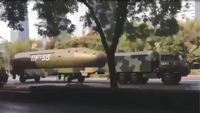 Китайцы куда-то перевозят свою межконтинентальную ракету DF-5b