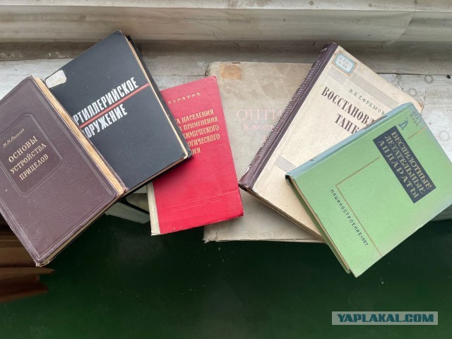 В Волгограде уничтожается огромное многоэтажное книгохранилище у подножия Мамаева кургана