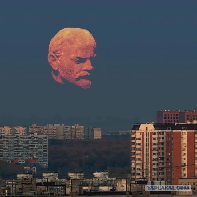 NASA показало фото «улыбающегося» Солнца