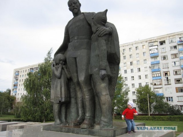 10 самых веселых памятников в России