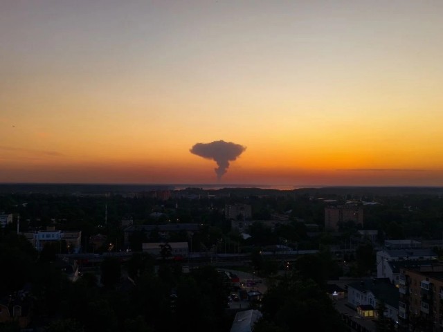 Опять что-то полыхает и дымит