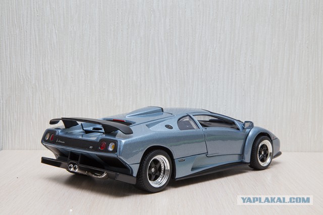 Lamborghini в масштабе 1:18
