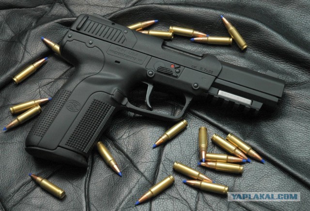 Пистолет-пулемет FN P90 «Петушок» или «Швея»