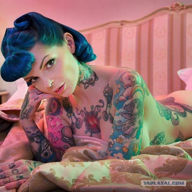 Девушки с татуировками. Одетые и не совсем.