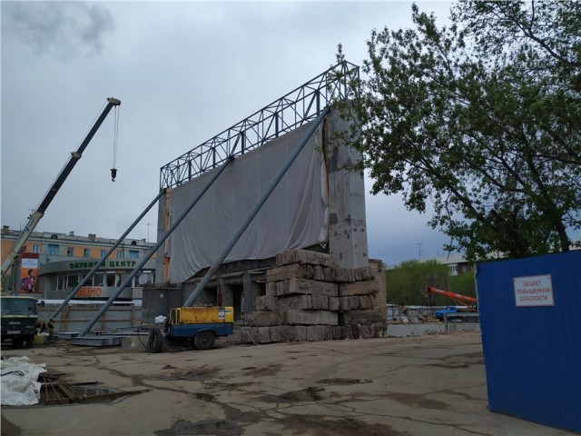 Почему закрылись кинотеатры?