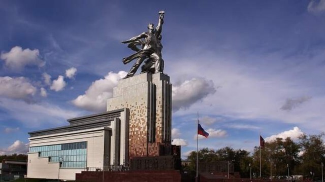 «Рабочий и колхозница»: как возводили символ советской эпохи и что спрятано под ним?