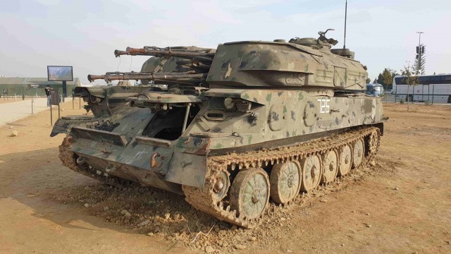 Выставка трофейной военной техники в Баку