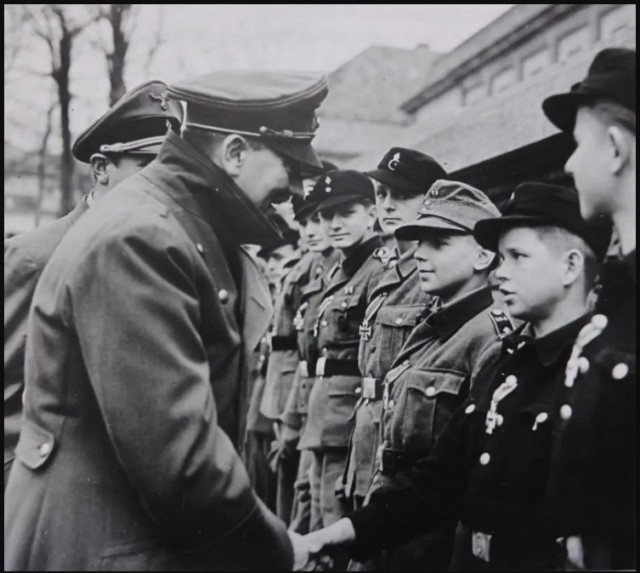 В Севастополе возник пожар после ракетной атаки