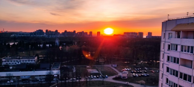 А из нашего окна, площадь Красная видна
