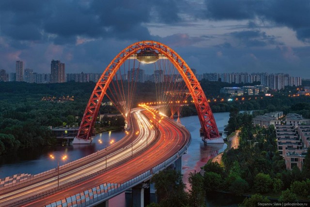 Пропавшая после ссоры с парнем москвичка спрыгнула с Живописного моста