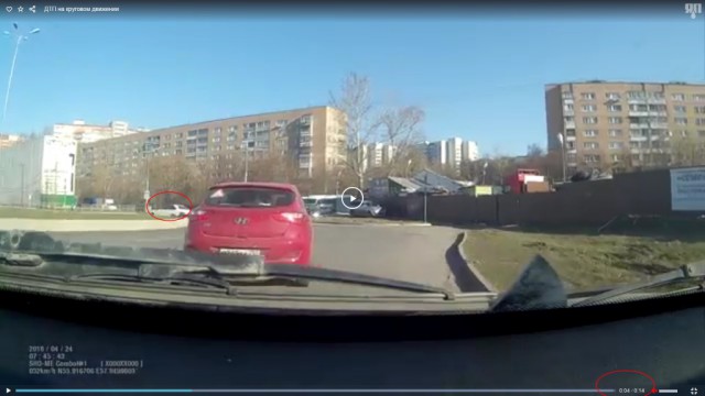 ДТП на дороге с круговым движением