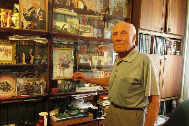 «Внучки мне говорили: Да ты же ЕГЭ не сдашь!». 90-летний дедушка осуществил мечту и поступил в университет: он станет географом