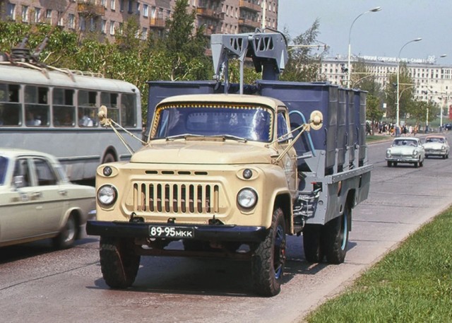 Кадры из автомобильной жизни СССР