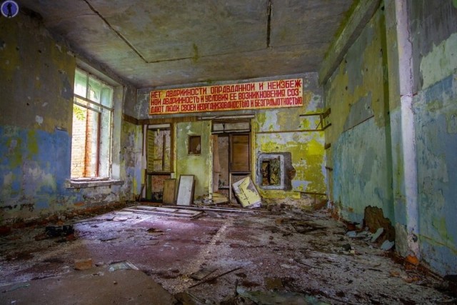 Заброшенная Электромеханическая школа ТОФ на острове Русский