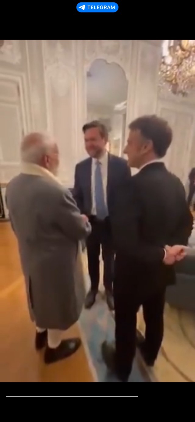 Ты кому руку тянешь?!