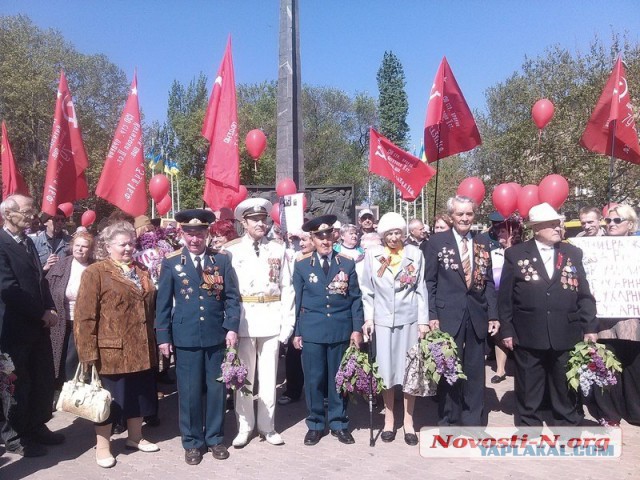 Предатели и неучи, носите красный мак