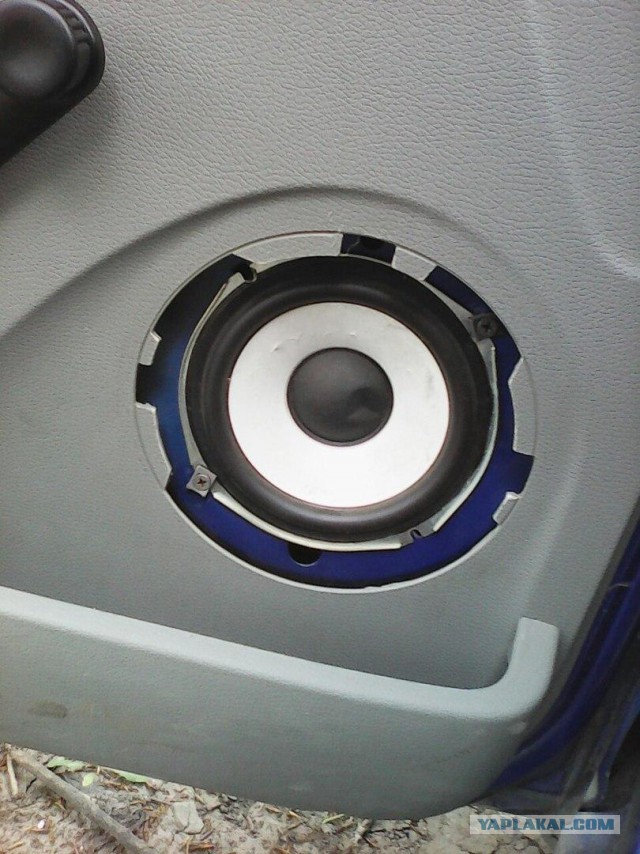 Как владелец Логана автозвук доводил до ума