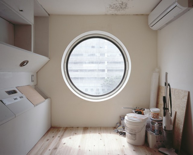 Первое в мире «капсульное» жилое здание — снаружи и изнутри