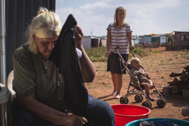 Белое гетто: в ЮАР белые люди живут в трущобах