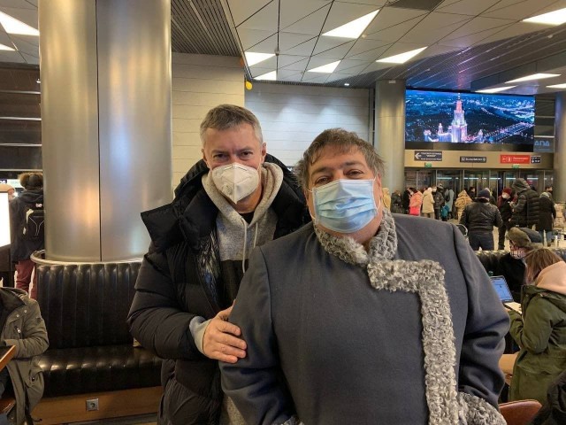 Стрим возвращения Навального из Берлина во Внуково