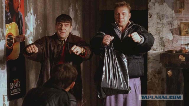 Лежащая на детской площадке пьяная школьница перепугала взрослых