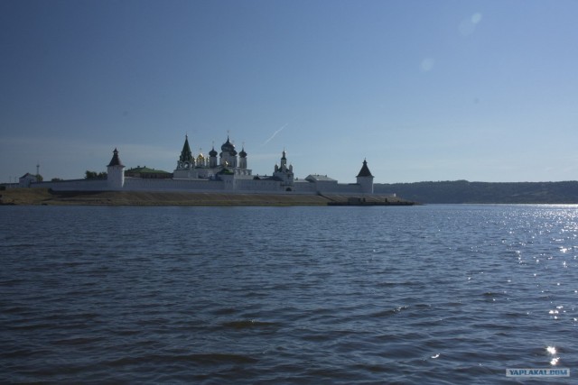 На катере в пос.Макарьево или Топограв, бе-бе-бе)
