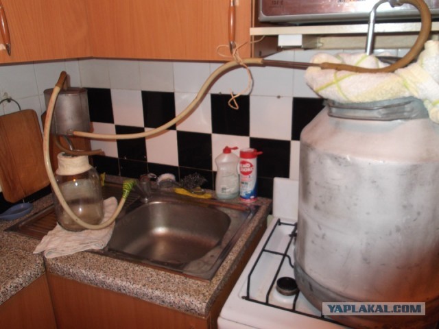 Жопорукие самогонщики