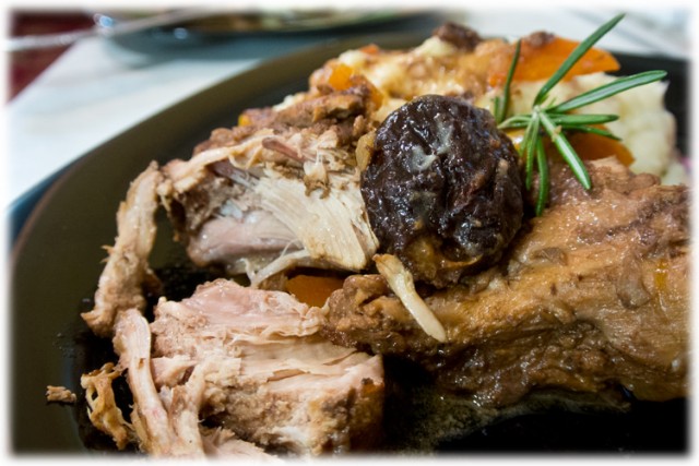 Кролик с черносливом