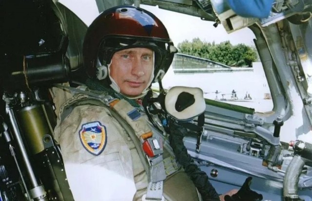 Зачем президента катали на бомбардировщике?