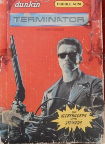 Приехал к бабушке в деревню и пофоткал холодильник