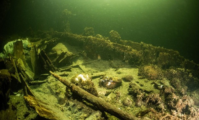 Парусник с шампанским нашли на дне Балтийского моря