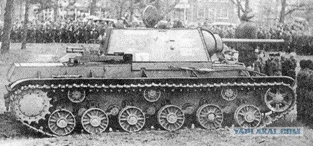 Архивные фотографии советских воинов на технике