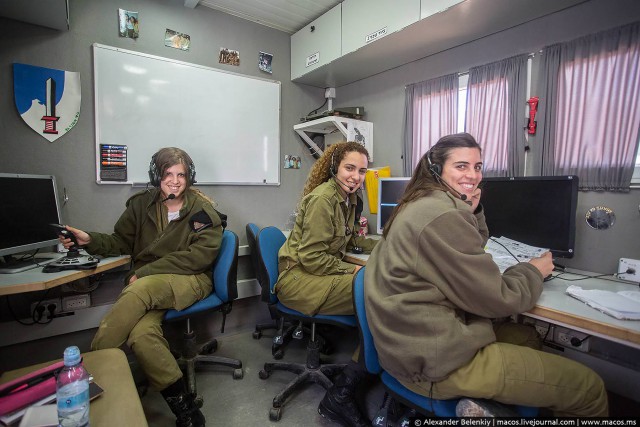 Израиль: день на военной базе в пустыне.