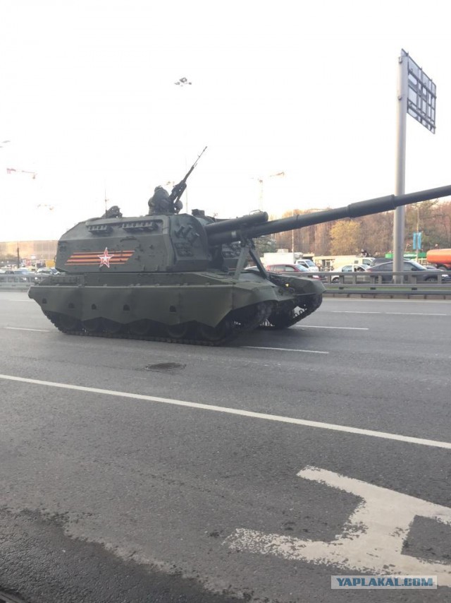 Проход техники. Москва, Тверская 29 апреля