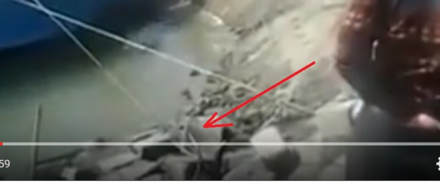 Погрузили экскаватор, как же он печально ковшиком махнул