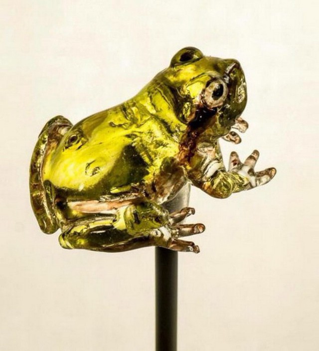 Японский мастер делает реалистичные леденцы. Этому рецепту 1200 лет!