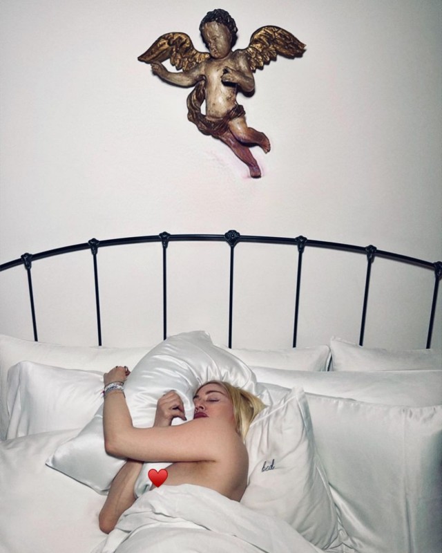 Мадонна раскритиковала политику Instagram в отношении снимков обнаженной женской груди