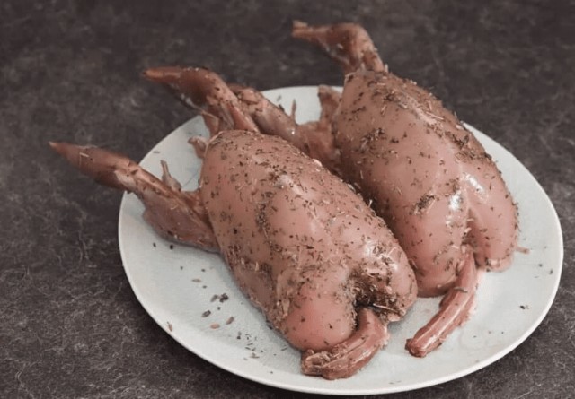 Для чего при варке мяса в кастрюлю кладут стакан или хрустальную рюмку: старинная поварская хитрость