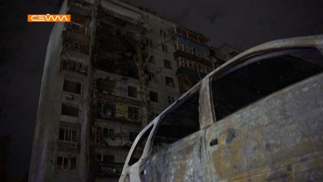 Второй день подряд ВСУ атакуют беспилотниками многоквартирные дома — сегодня дрон попал в здание в Курске