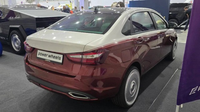 Lada Aura превратили в... Майбах
