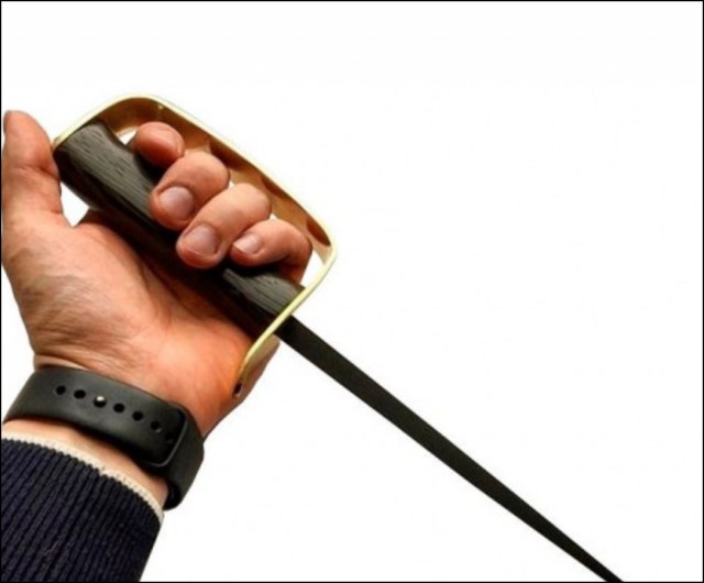 В Москве девушка отбилась отверткой, когда её пытались  ограбить