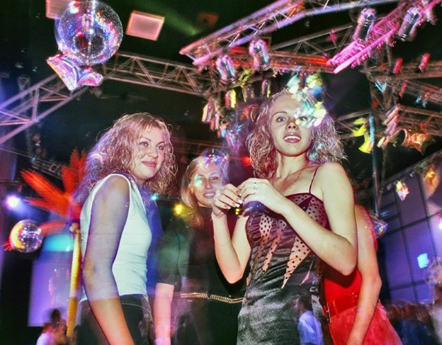 Девчата из 90-х и 00-х