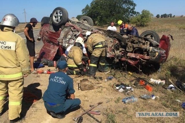 Шесть человек пострадали в ДТП на трассе Евпатория-Мирный