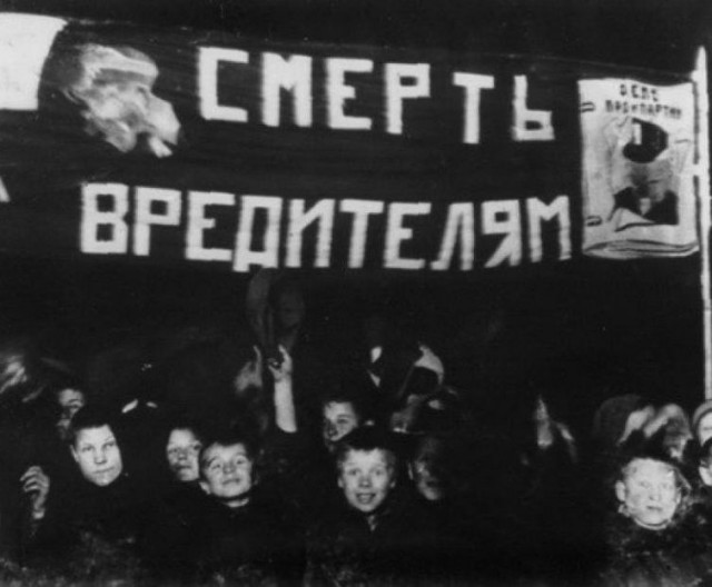 Слесаря авиазавода по производству истребителей для российской армии оштрафовали за дискредитацию